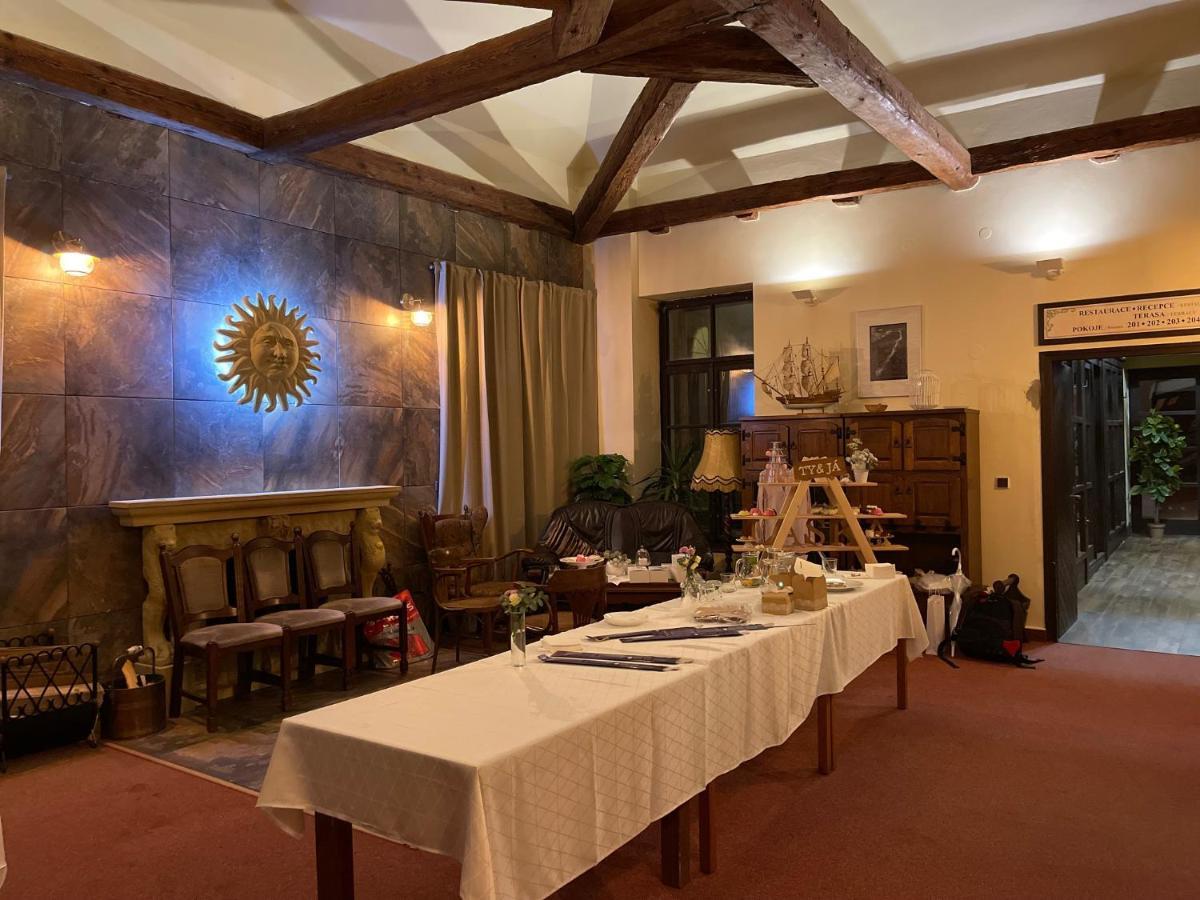 Hotel Veveri Veverska Bityska Extérieur photo