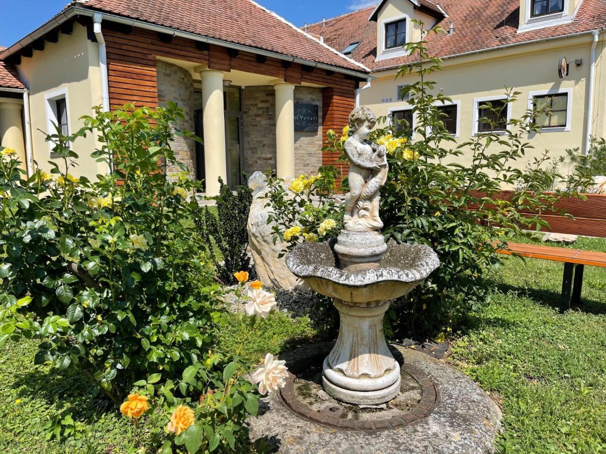 Hotel Veveri Veverska Bityska Extérieur photo