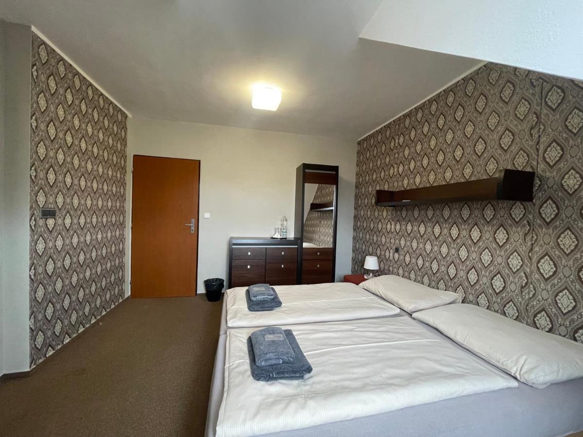 Hotel Veveri Veverska Bityska Extérieur photo